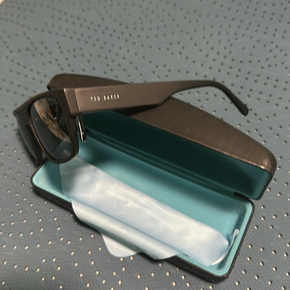 TED BAKER man, sunglasses Polaroid Exxon condition - Picture 3 of 6
